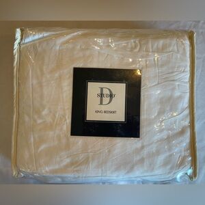 New In Package Studio D Aria KING  Bedskirt White Dillards Style S-AWH-BSKT $79
